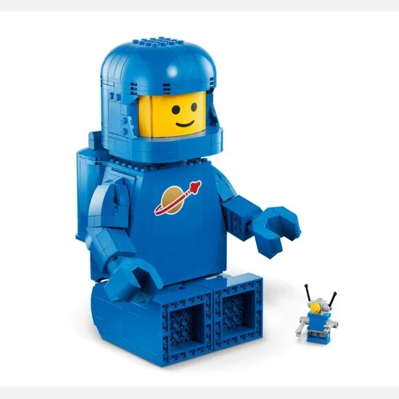 LEGO 40921 Up-Scaled Blue Astronaut Minifigure Brand New NIB in Hand - Picture 8 of 14
